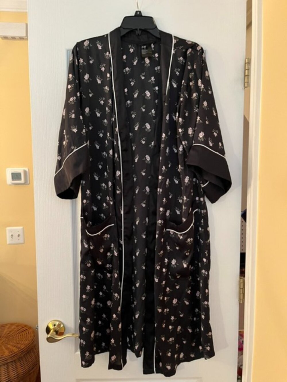 H&M Black Floral Robe / Duster – XS/P